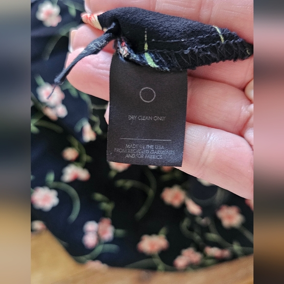 Reformation Black and Floral Dress with Open back Size 0 - Picture 9 of 9